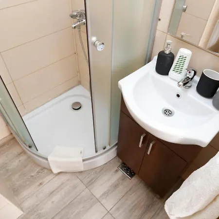 Traditional Romanian * 布加勒斯特