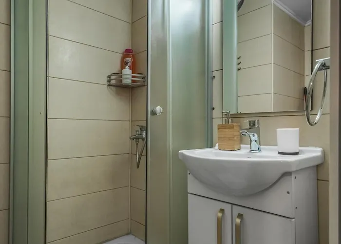 Traditional Romanian * Bucareste